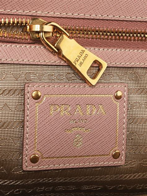 contraffazione false prada|false prada bag stitches.